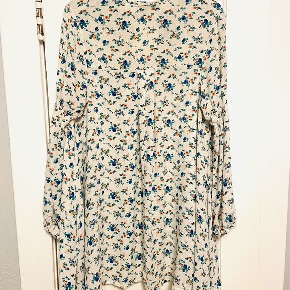 WAYF Floral Keyhole Front Tunic Top size Small - Picture 6 of 10